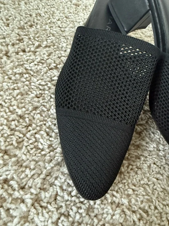 90’s minimal Tahari Black Knit Pointed Mule with Low Block Heel - Picture 2 of 8